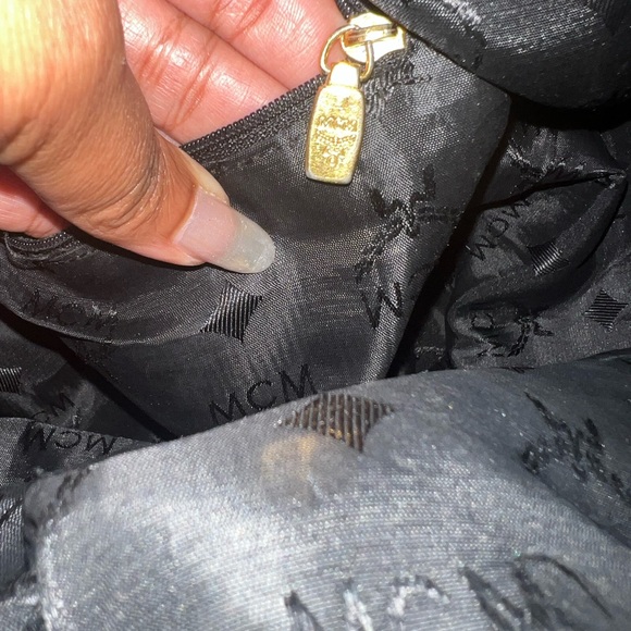 MCM Black and Gold Drawstring Bucketbag - Picture 9 of 13